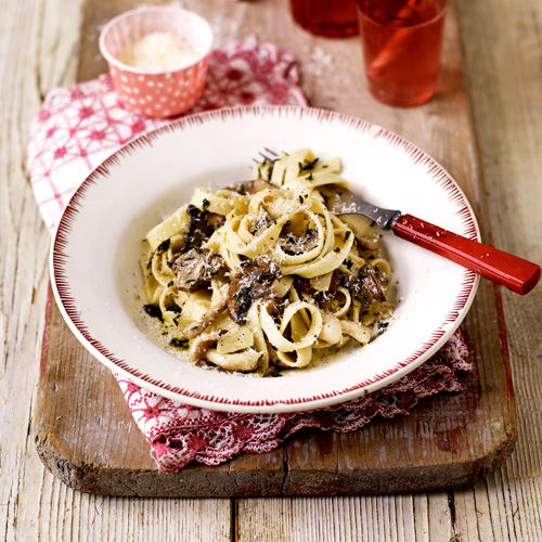 Romige tagliatelle met paddenstoelen
