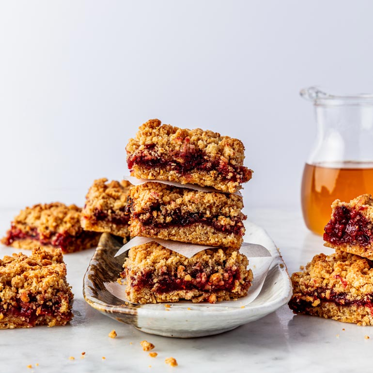 Ontbijtkoek-repen met aardbeienjam