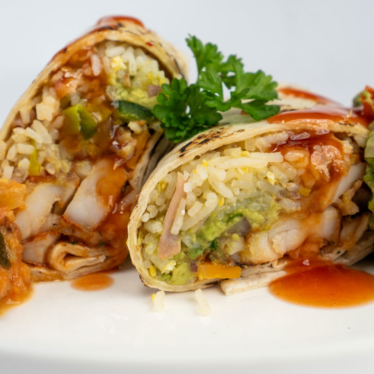 Burrito met salsa en barbecuesaus